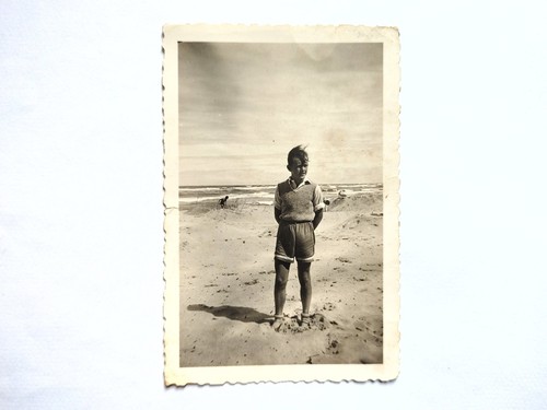 Junge spielt strand meer - strand,,